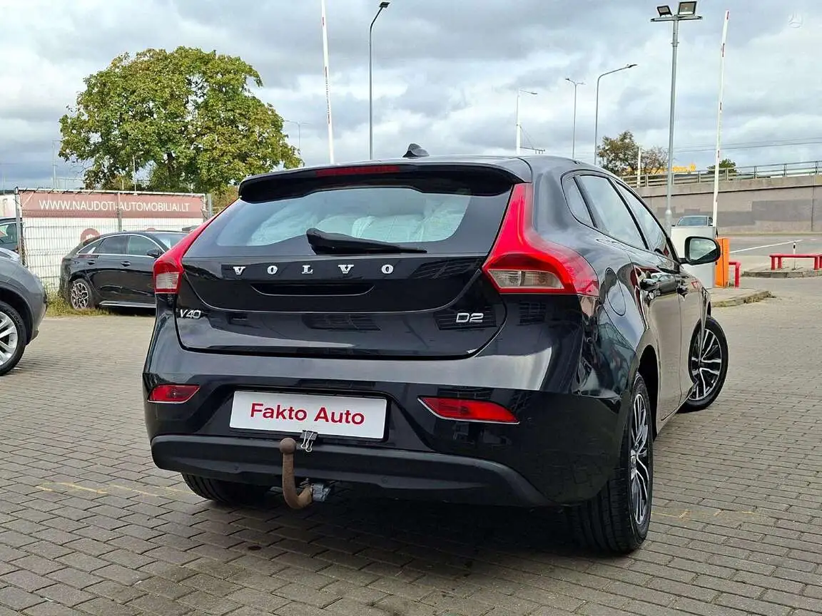 VOLVO V40