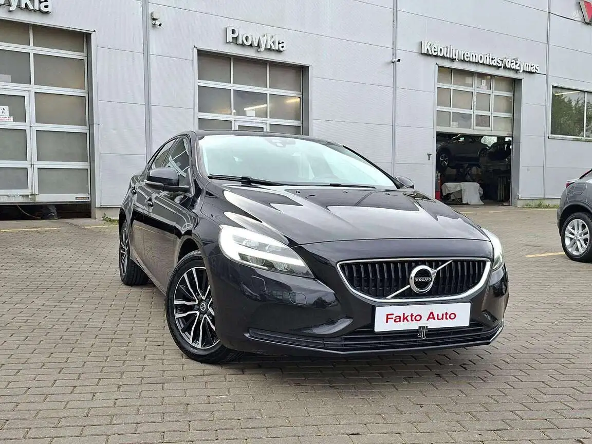 VOLVO V40