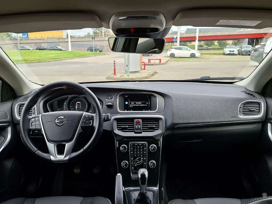 VOLVO V40