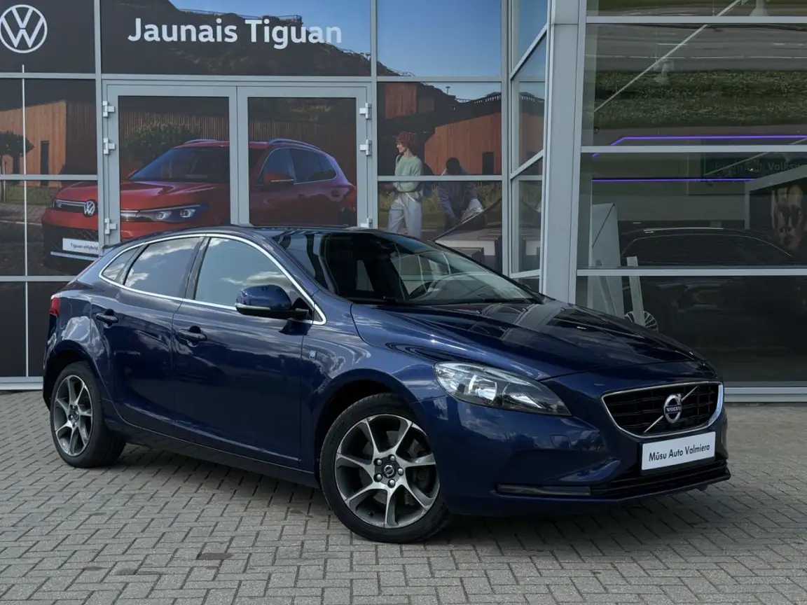 VOLVO V40
