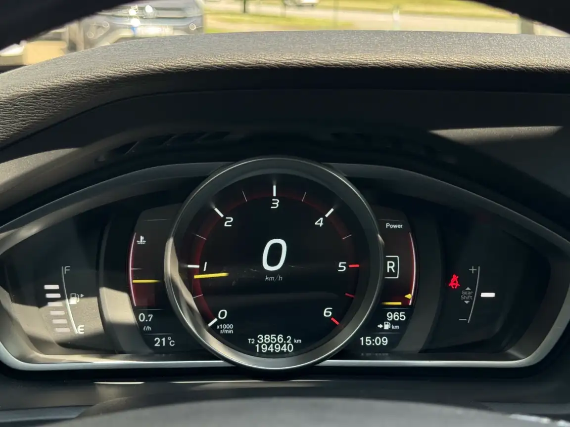 VOLVO V40