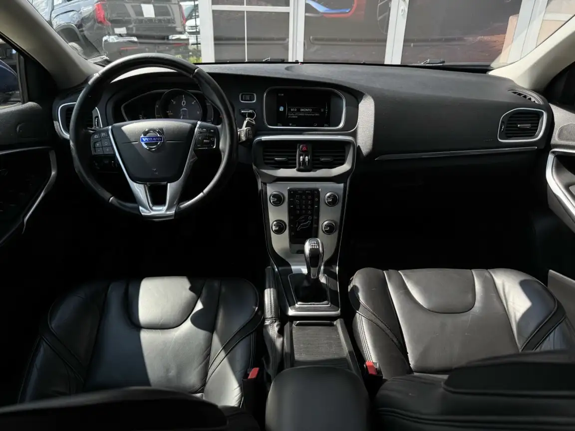 VOLVO V40