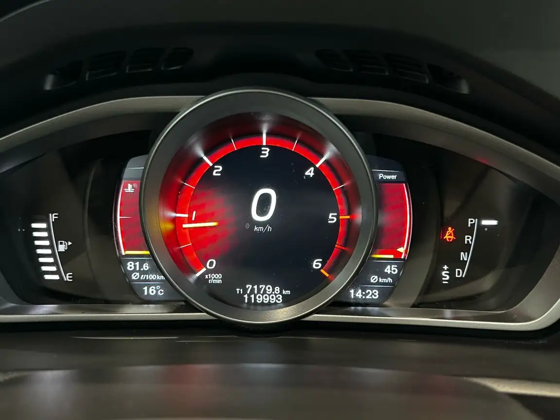 VOLVO V40