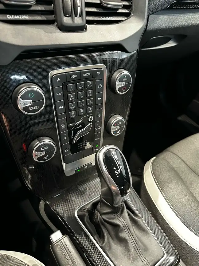 VOLVO V40
