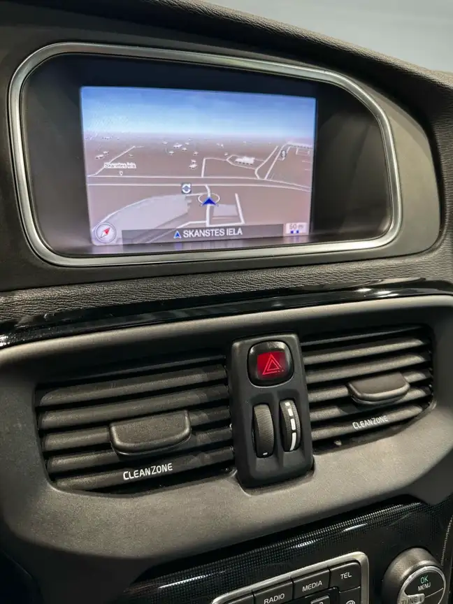 VOLVO V40