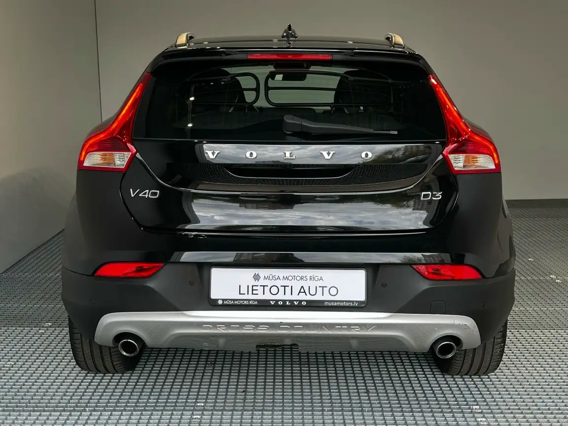 VOLVO V40
