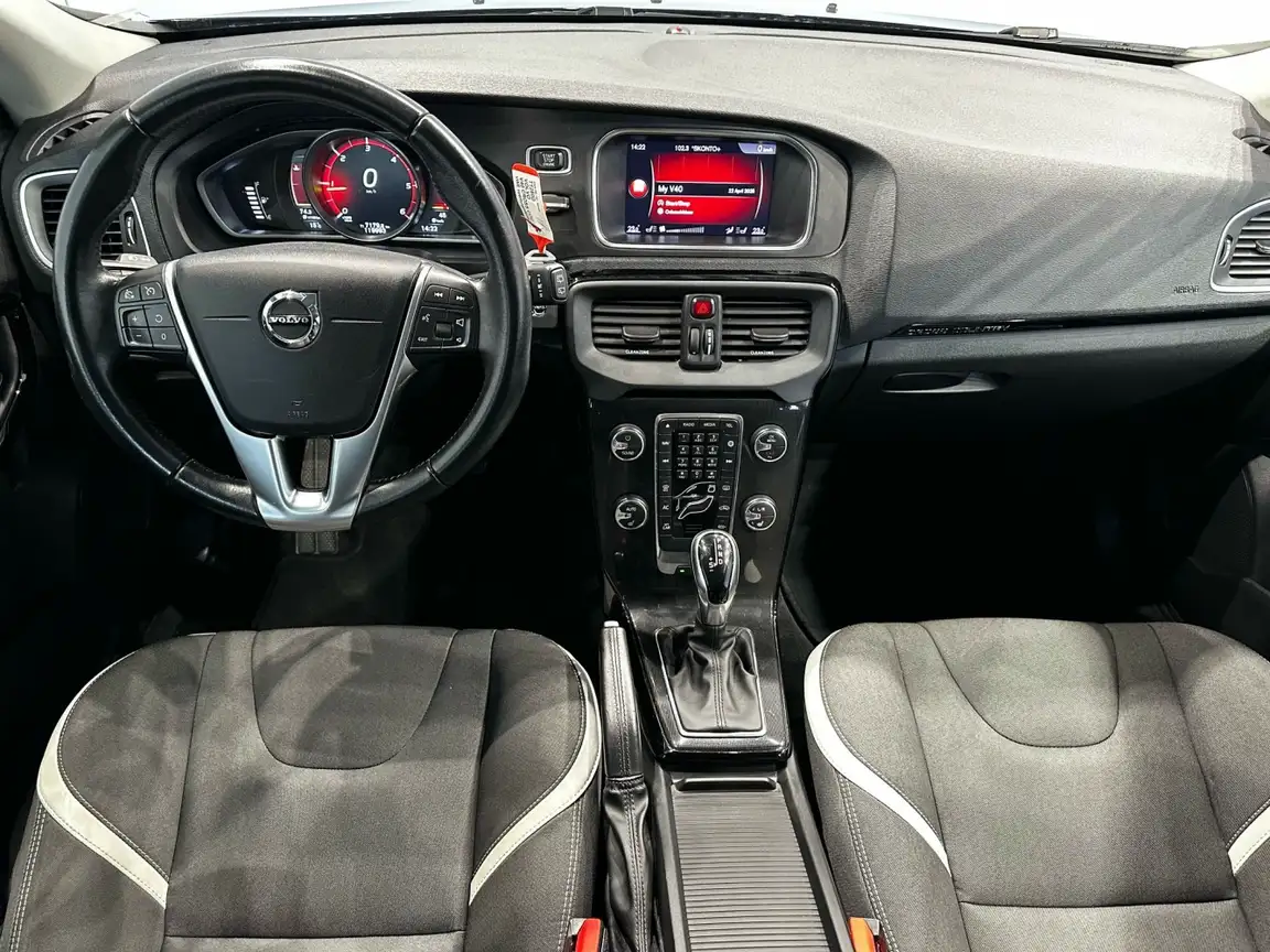 VOLVO V40