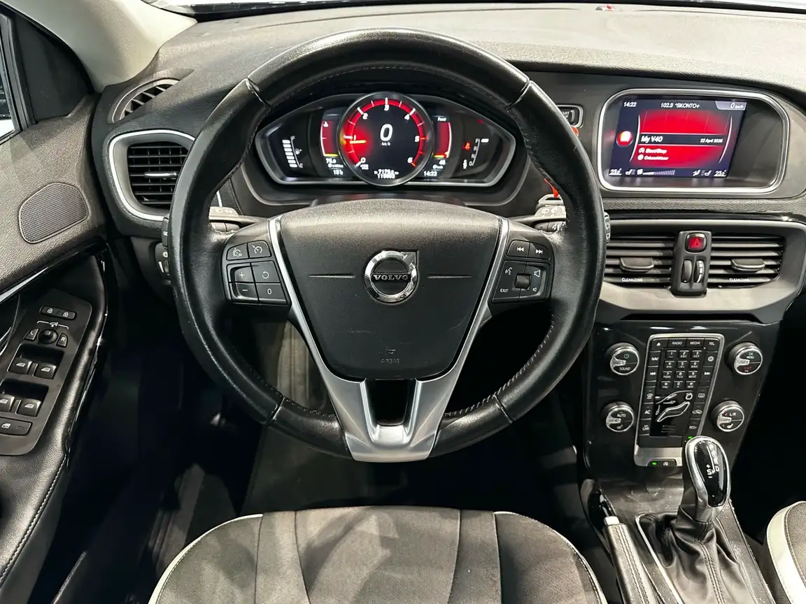 VOLVO V40