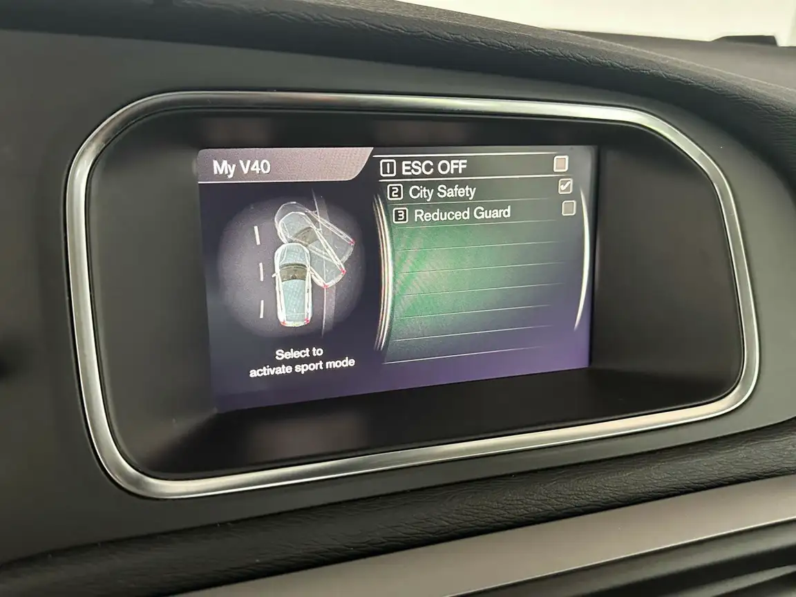 VOLVO V40