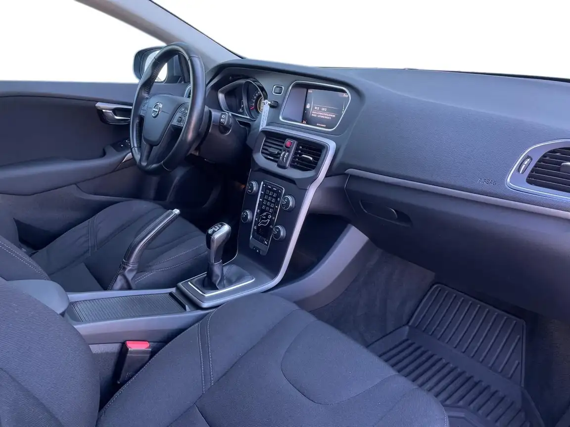 VOLVO V40