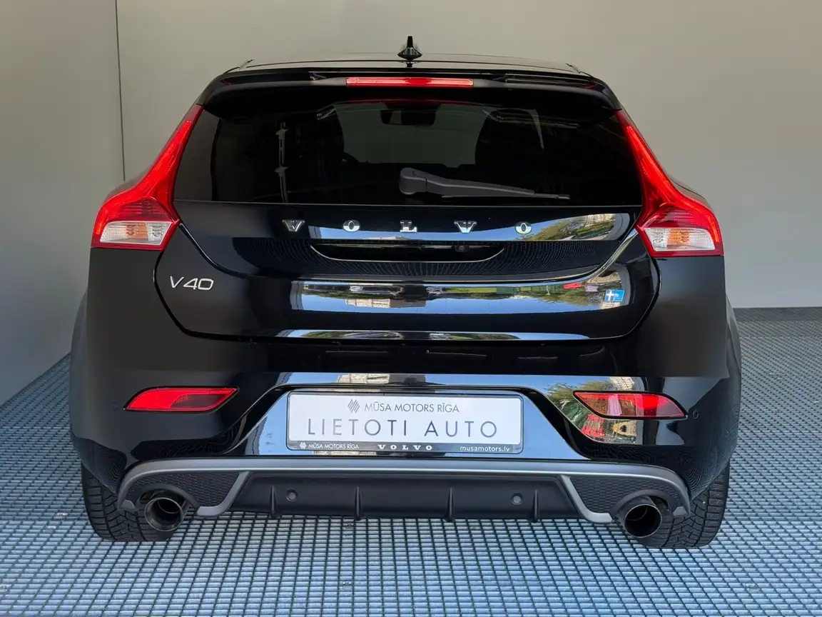 VOLVO V40
