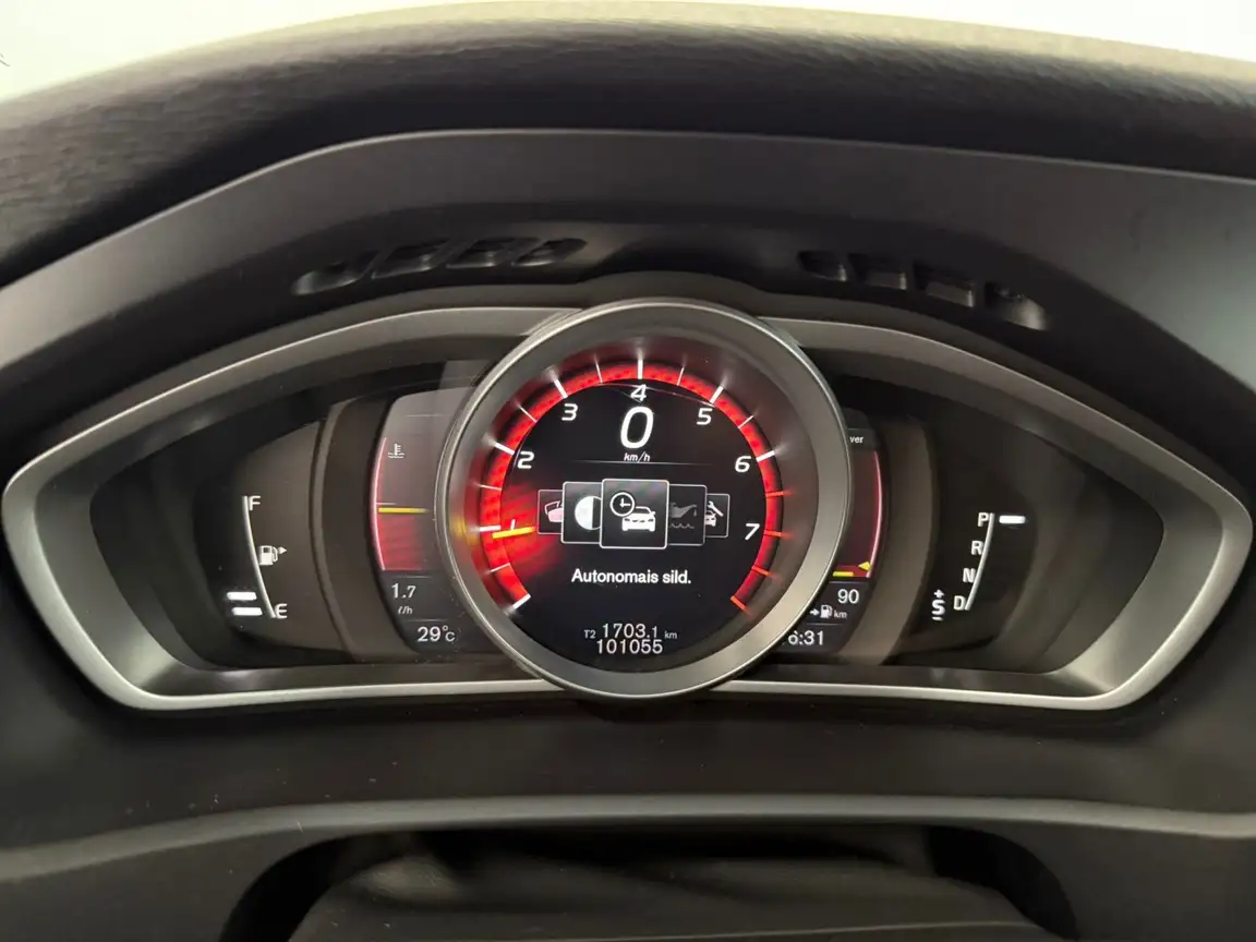 VOLVO V40