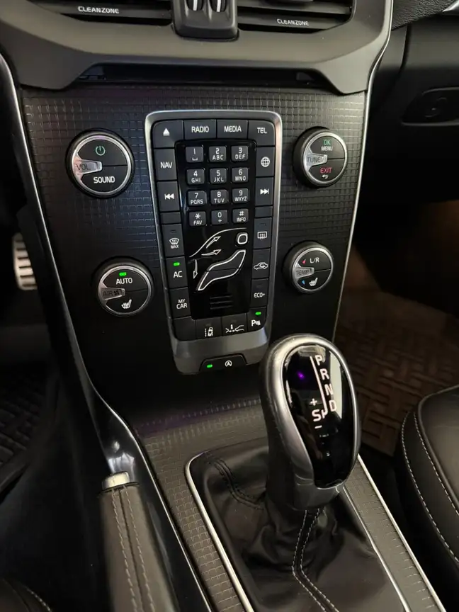 VOLVO V40