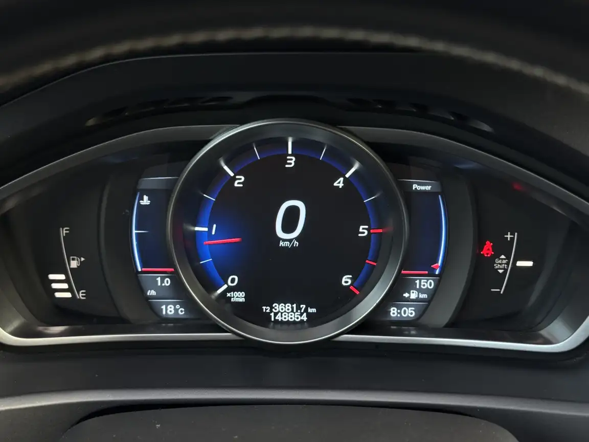 VOLVO V40