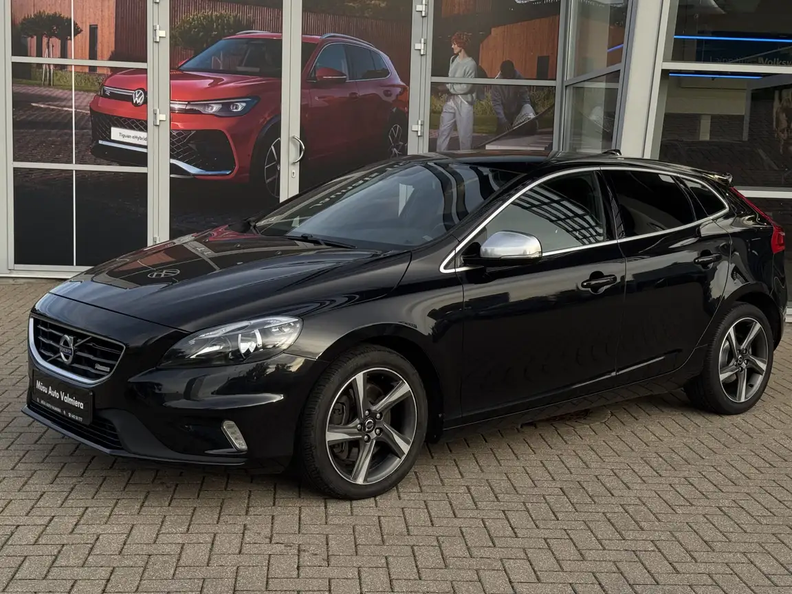 VOLVO V40