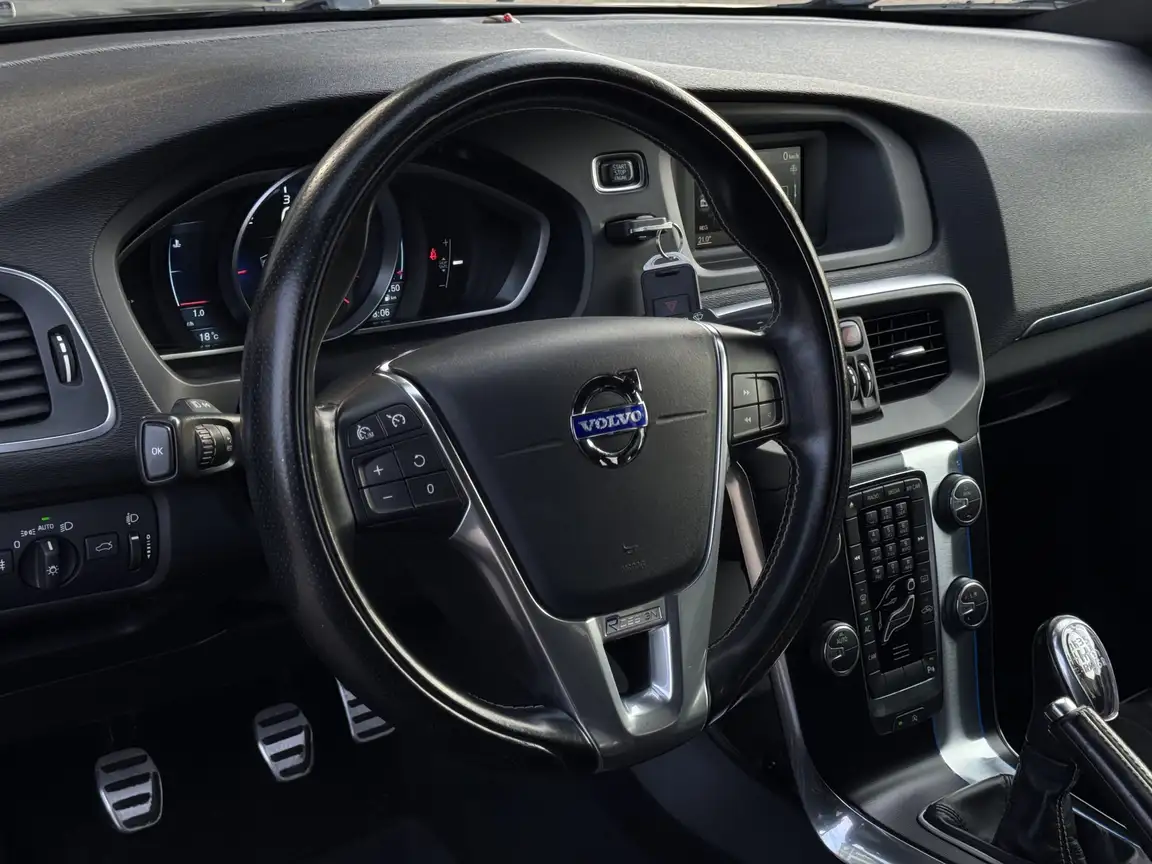 VOLVO V40