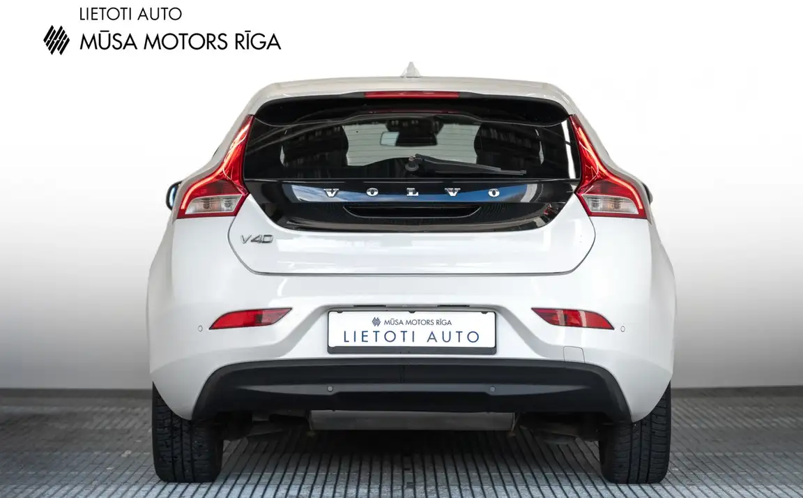 VOLVO V40