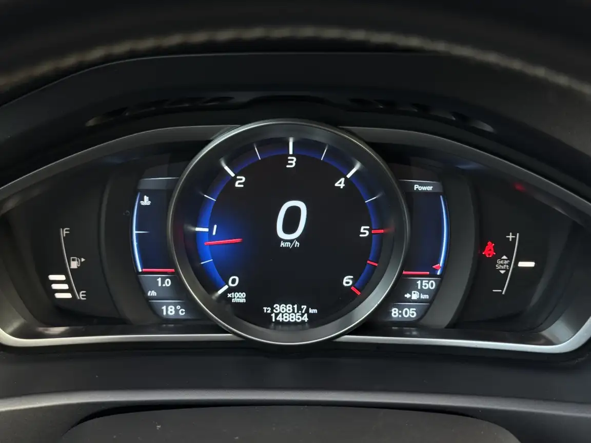VOLVO V40