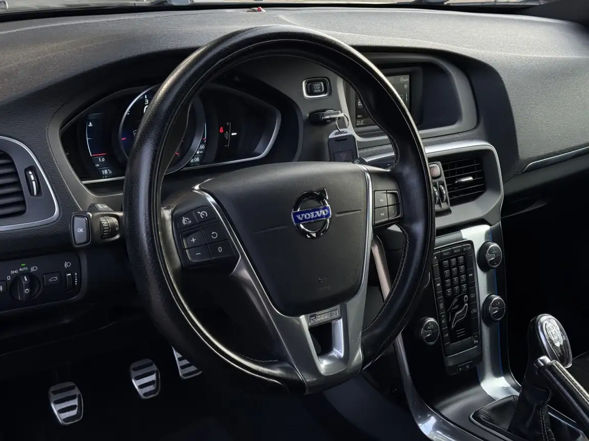VOLVO V40
