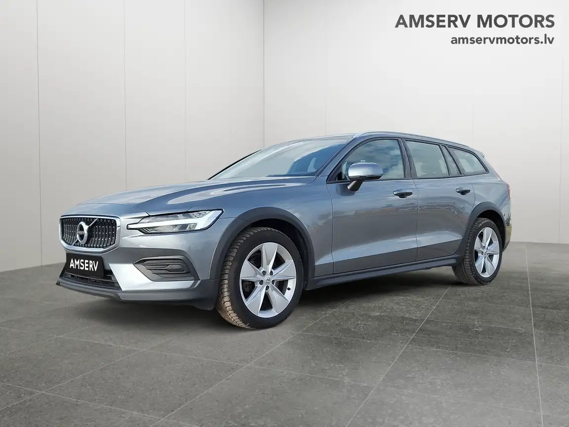 VOLVO V60 CROSS COUNTRY