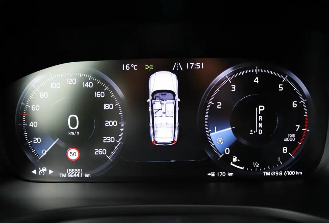 VOLVO V60 CROSS COUNTRY