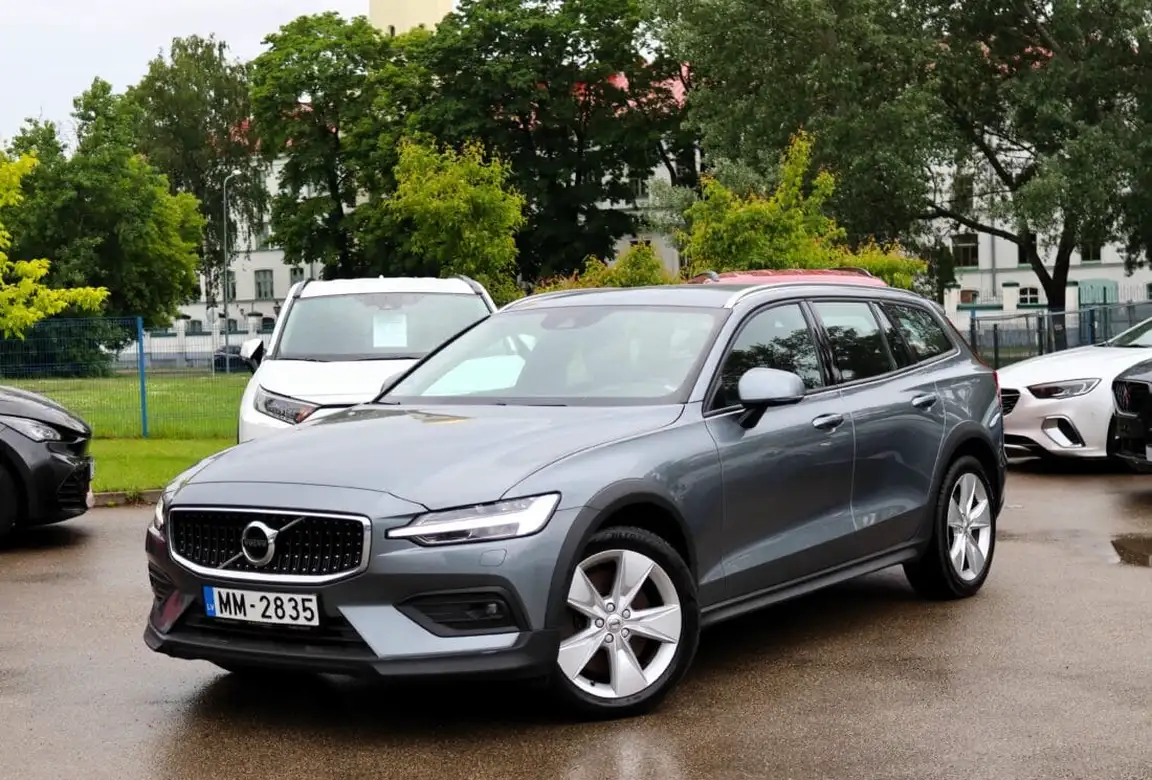 VOLVO V60 CROSS COUNTRY