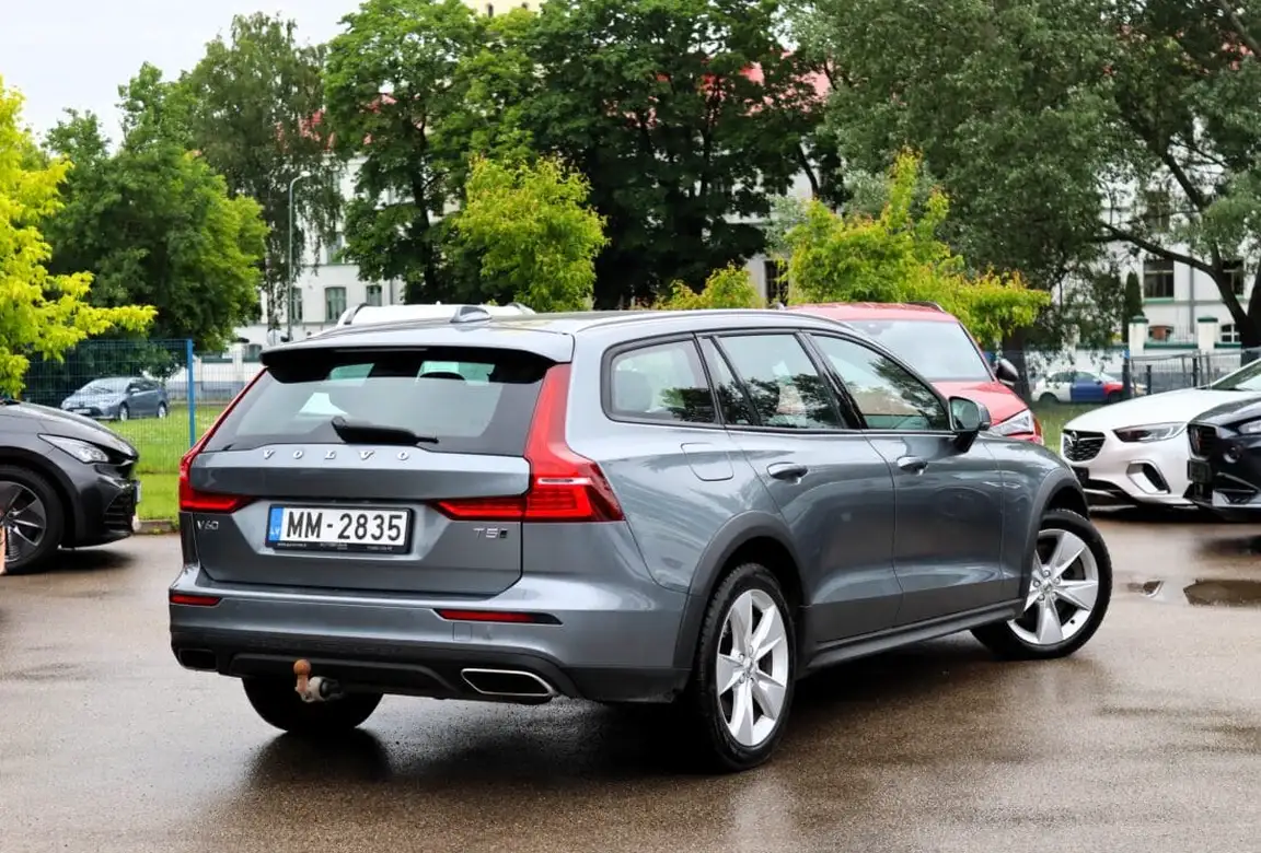 VOLVO V60 CROSS COUNTRY