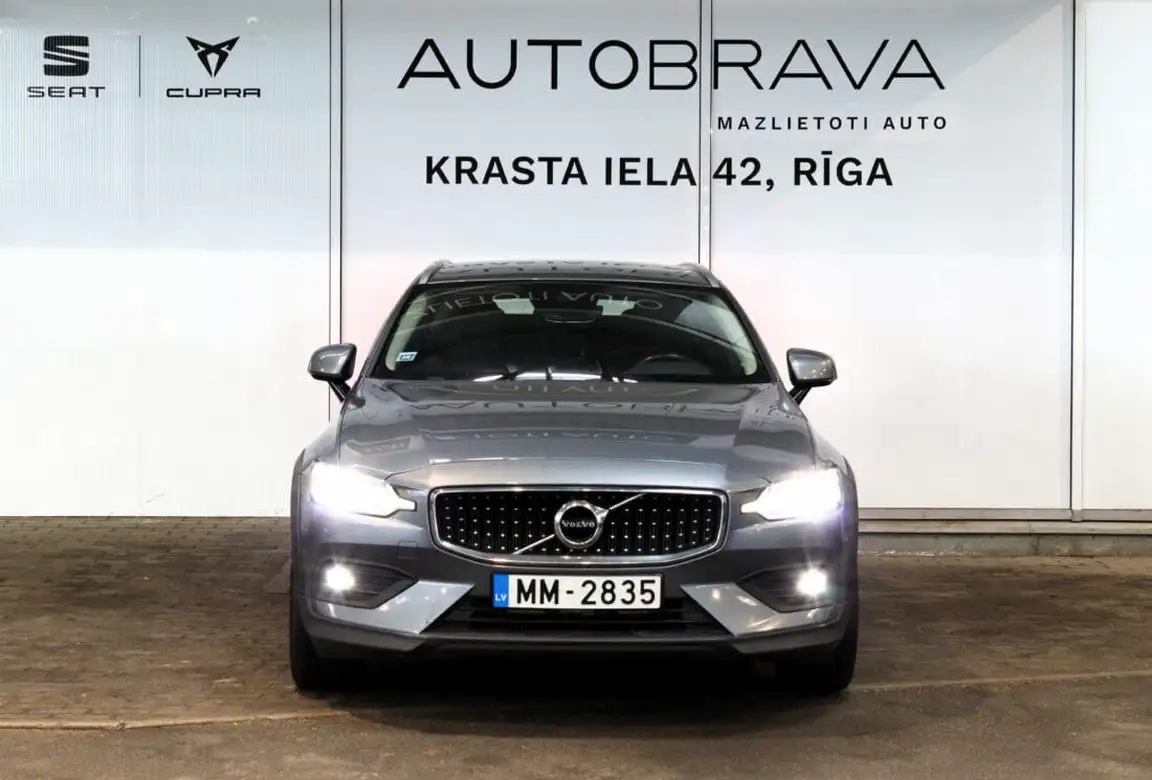 VOLVO V60 CROSS COUNTRY