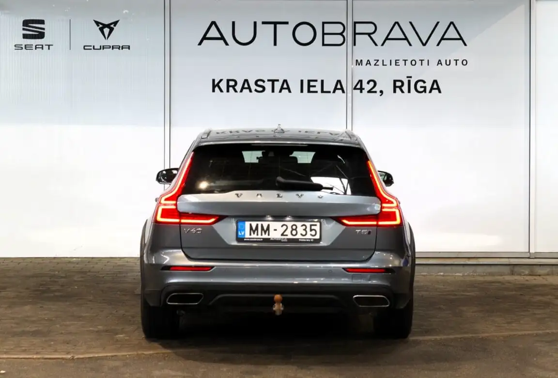 VOLVO V60 CROSS COUNTRY