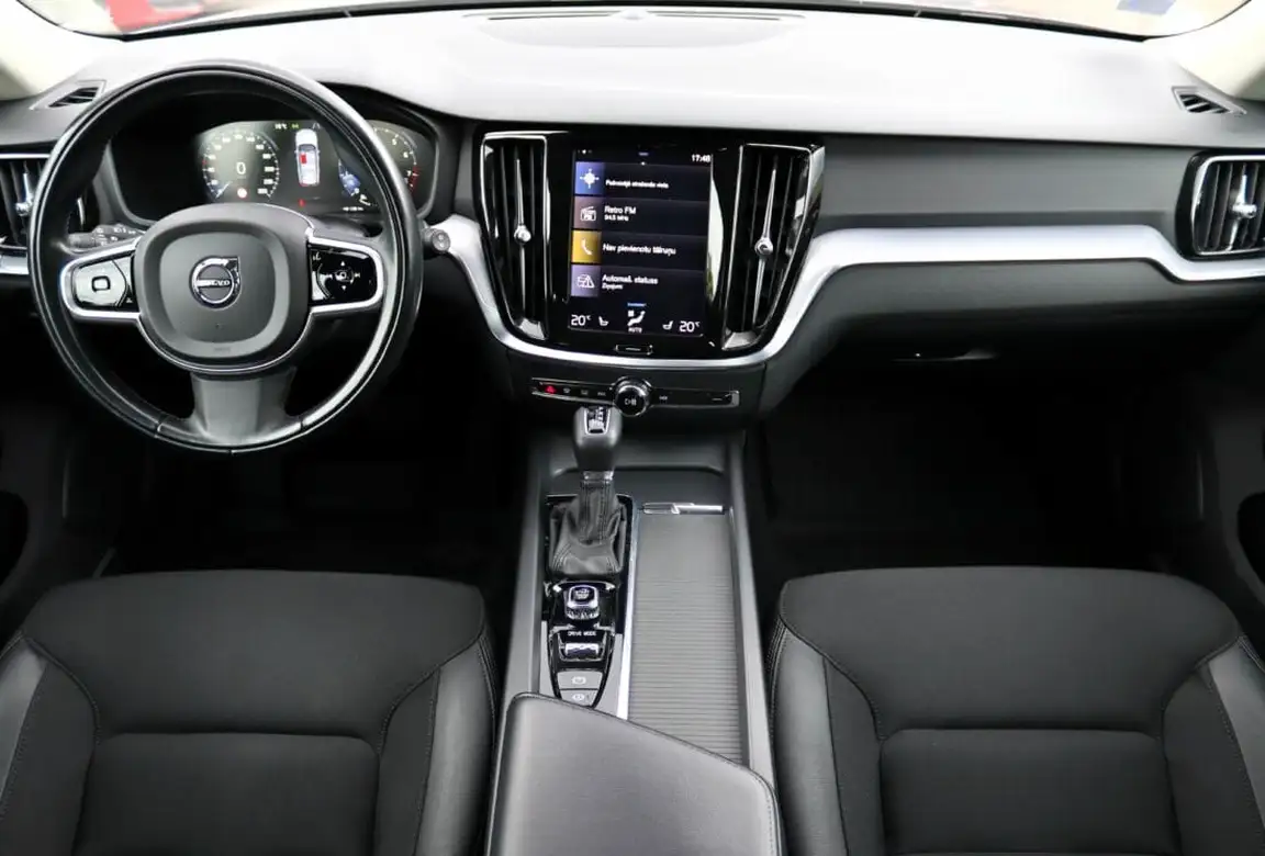 VOLVO V60 CROSS COUNTRY