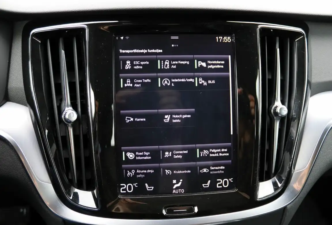 VOLVO V60 CROSS COUNTRY
