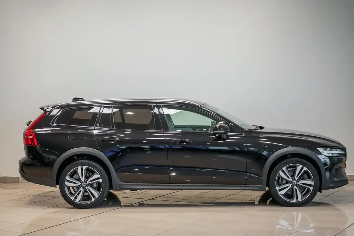 VOLVO V60 CROSS COUNTRY