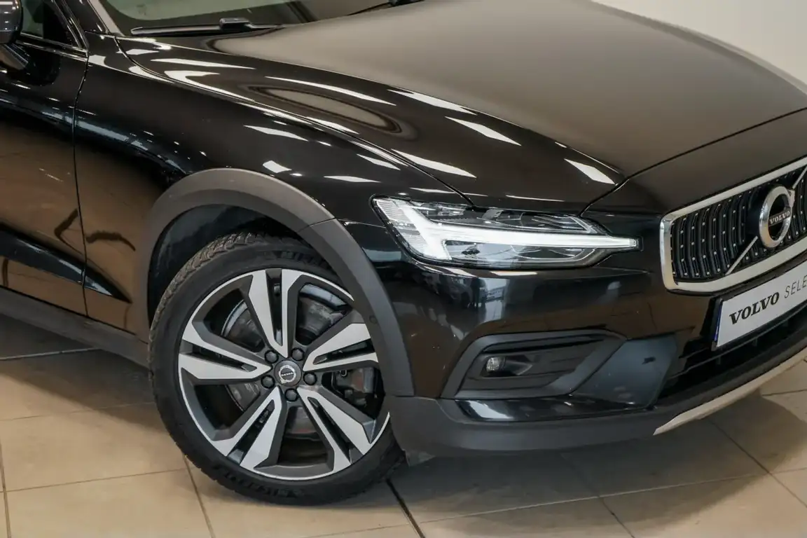 VOLVO V60 CROSS COUNTRY