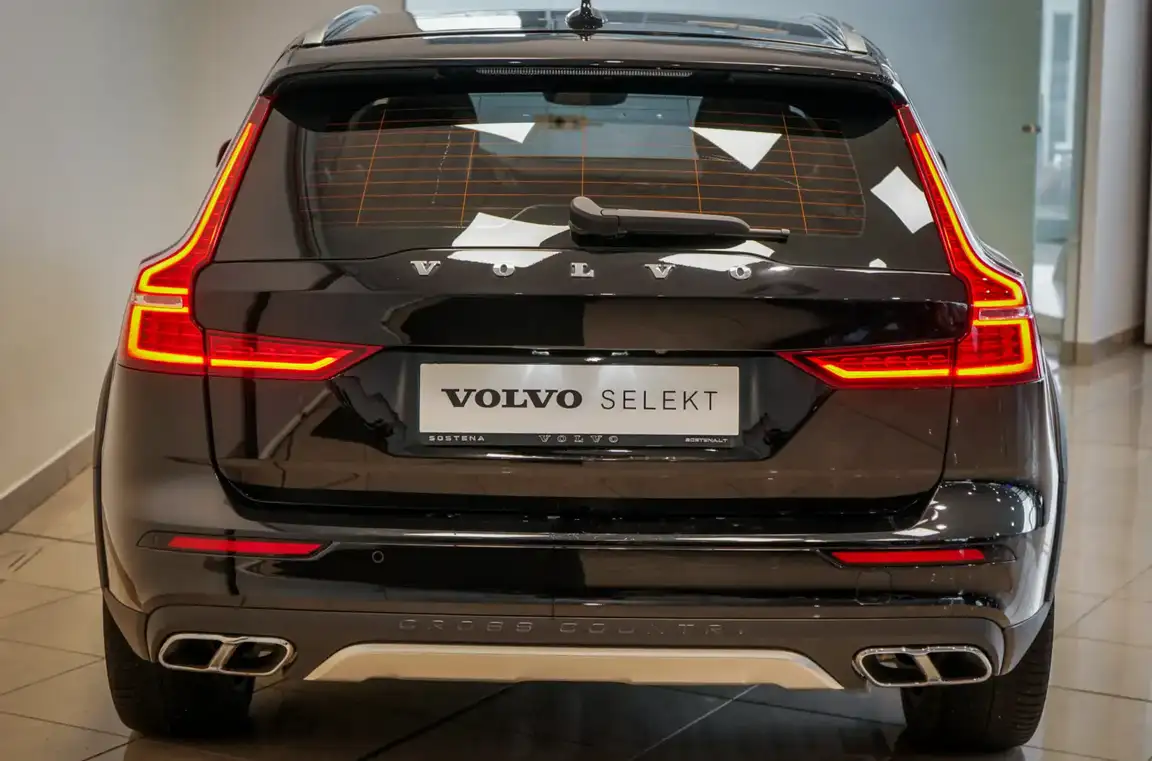 VOLVO V60 CROSS COUNTRY