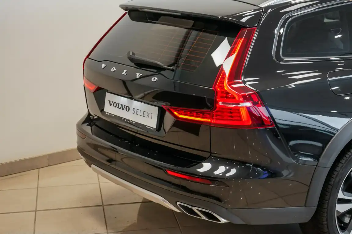 VOLVO V60 CROSS COUNTRY