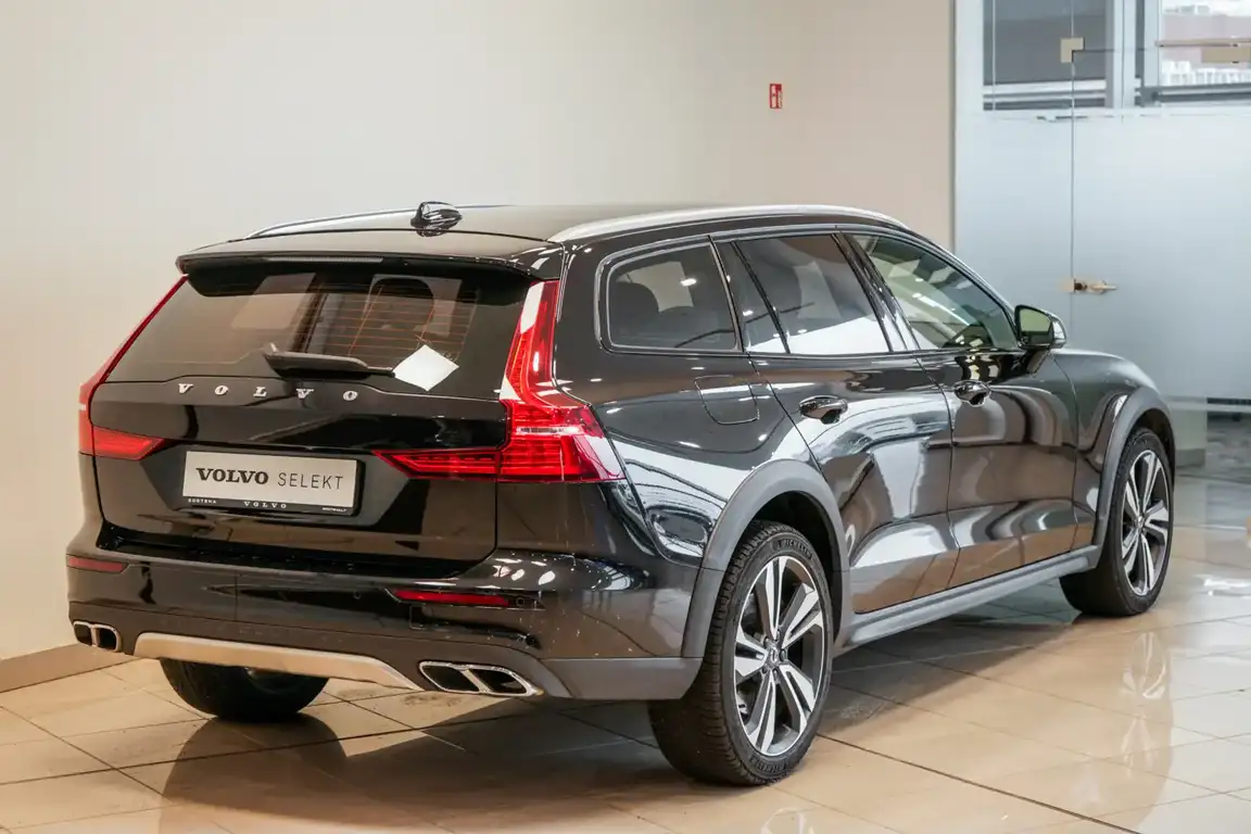 VOLVO V60 CROSS COUNTRY