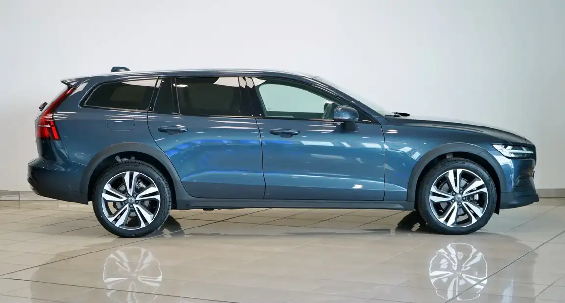 VOLVO V60 CROSS COUNTRY