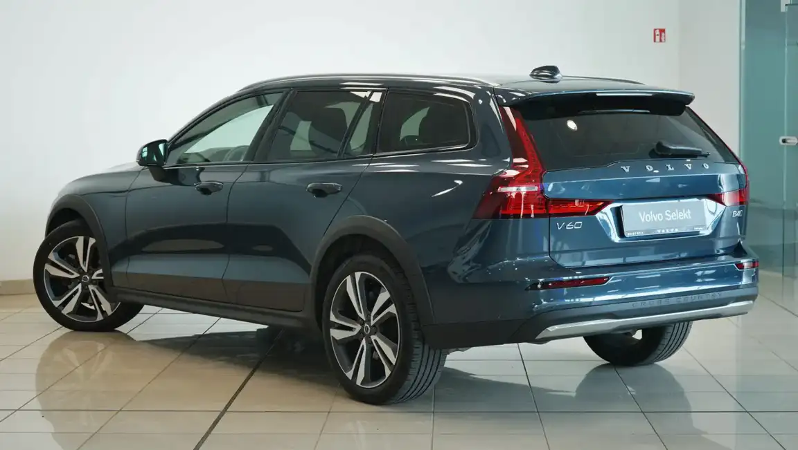 VOLVO V60 CROSS COUNTRY