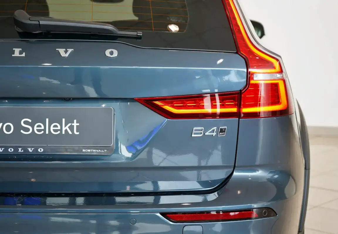 VOLVO V60 CROSS COUNTRY