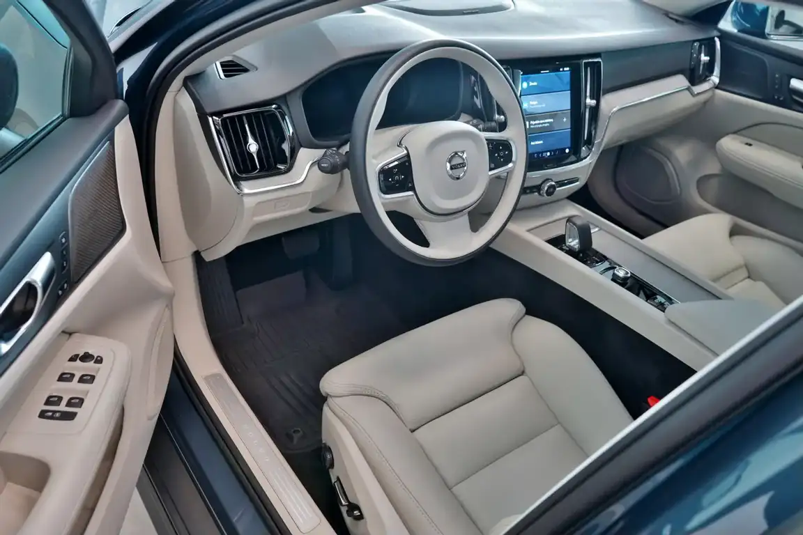 VOLVO V60 CROSS COUNTRY