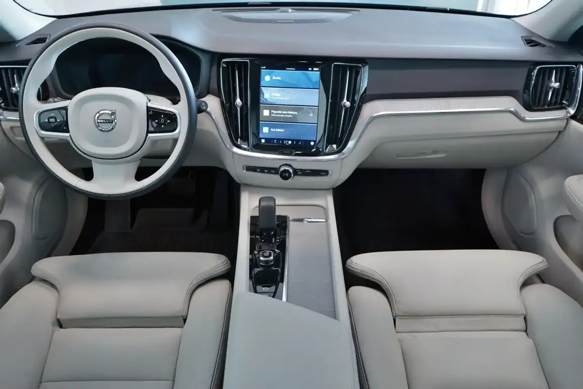 VOLVO V60 CROSS COUNTRY