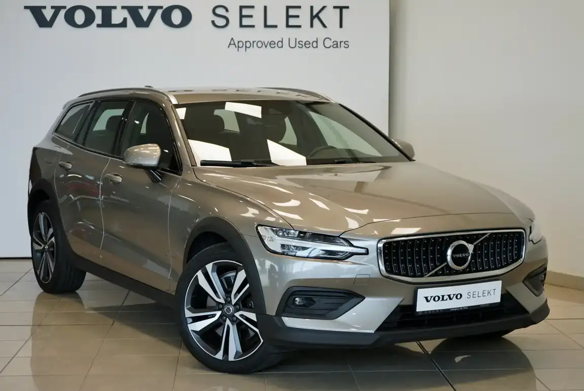 VOLVO V60 CROSS COUNTRY