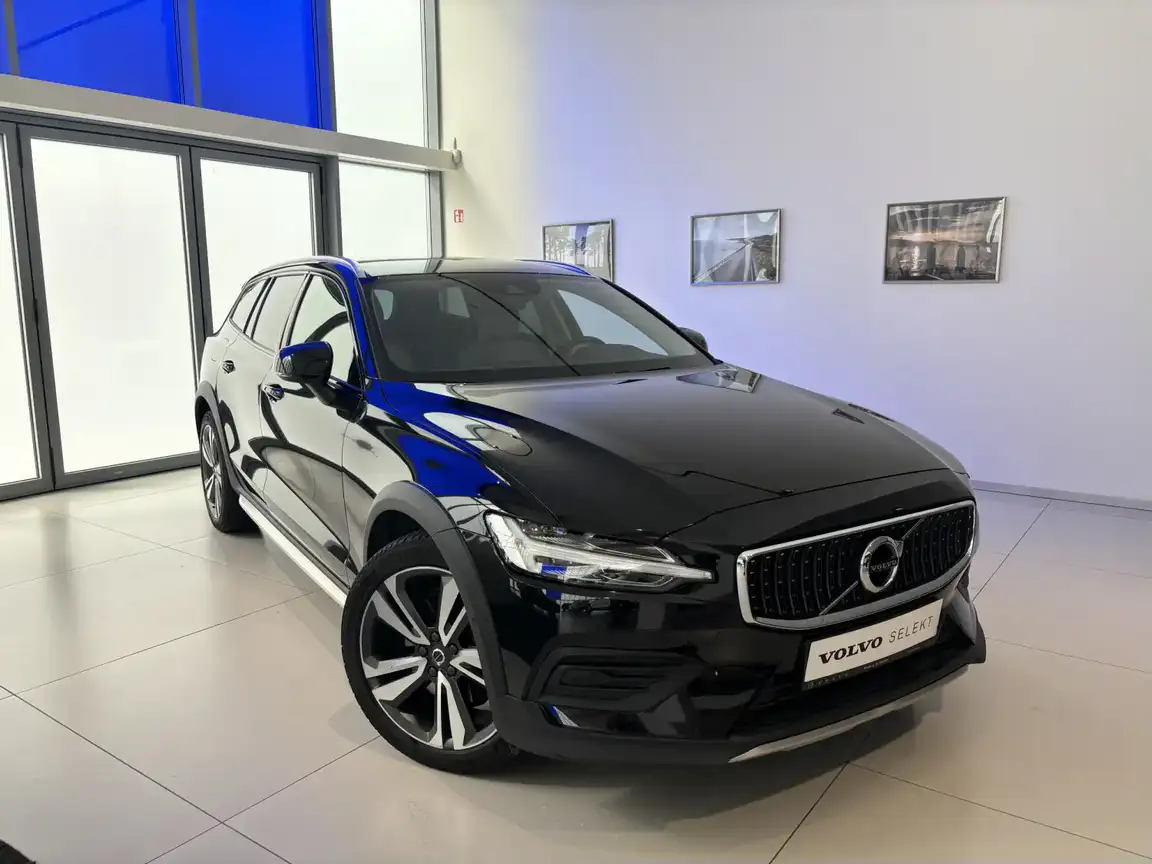 VOLVO V60 CROSS COUNTRY