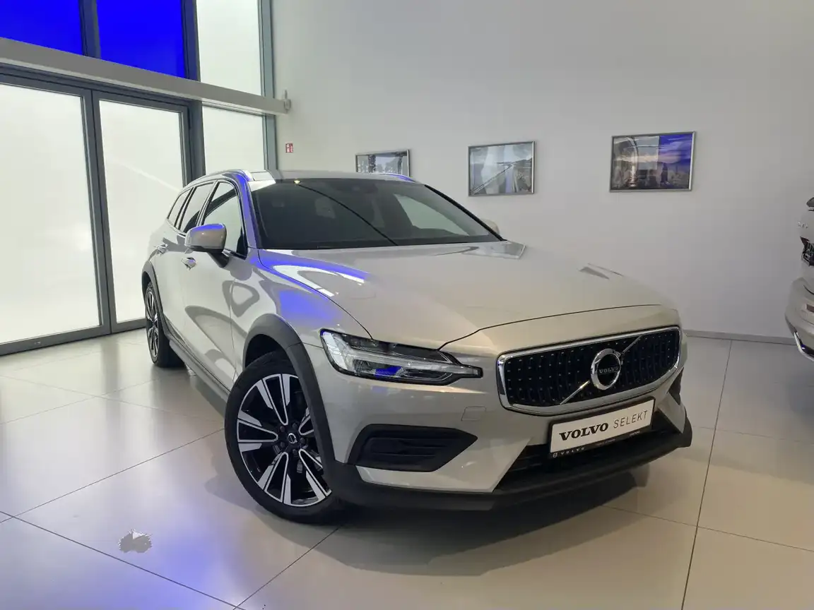 VOLVO V60 CROSS COUNTRY