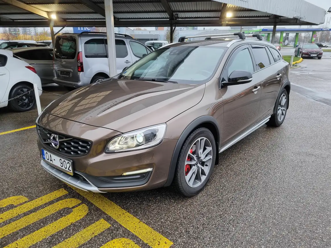 VOLVO V60 CROSS COUNTRY