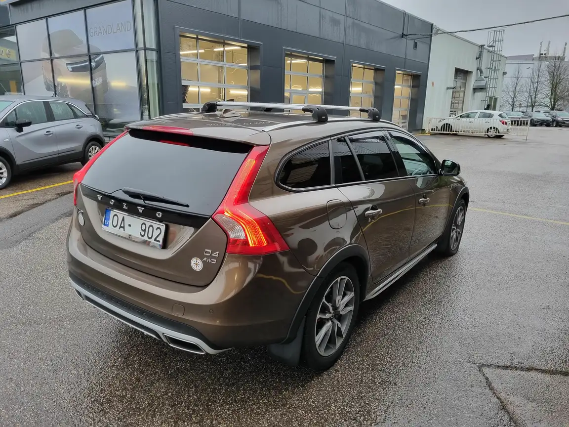 VOLVO V60 CROSS COUNTRY