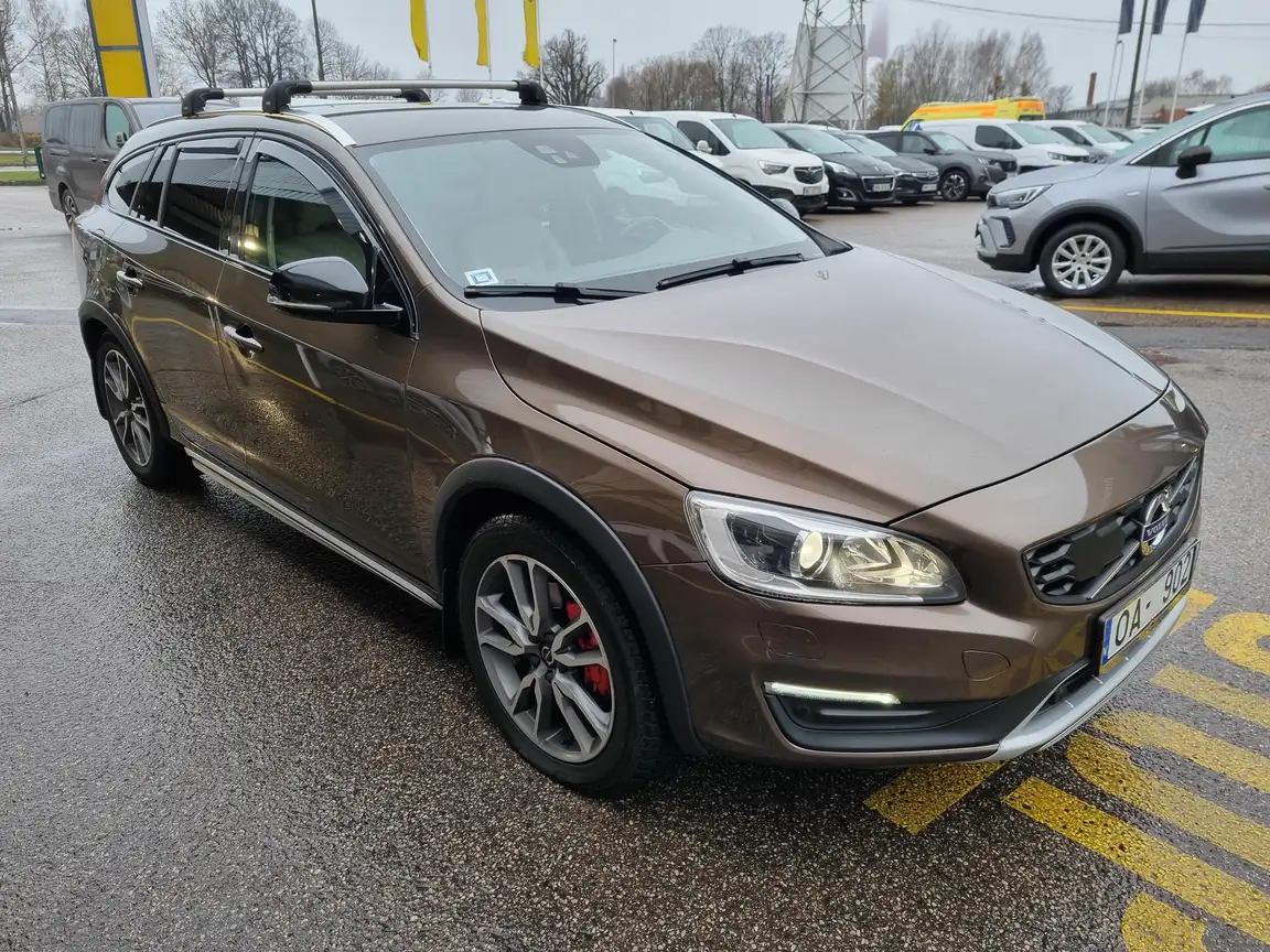 VOLVO V60 CROSS COUNTRY