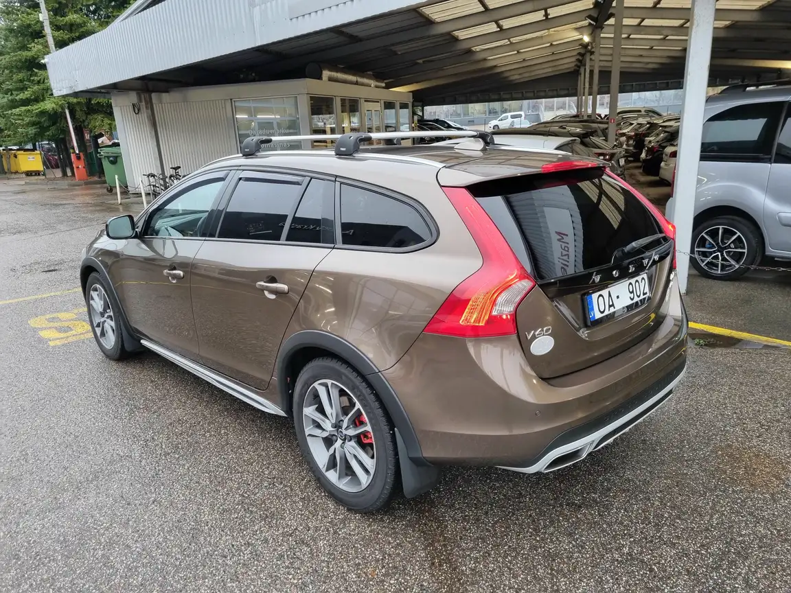 VOLVO V60 CROSS COUNTRY