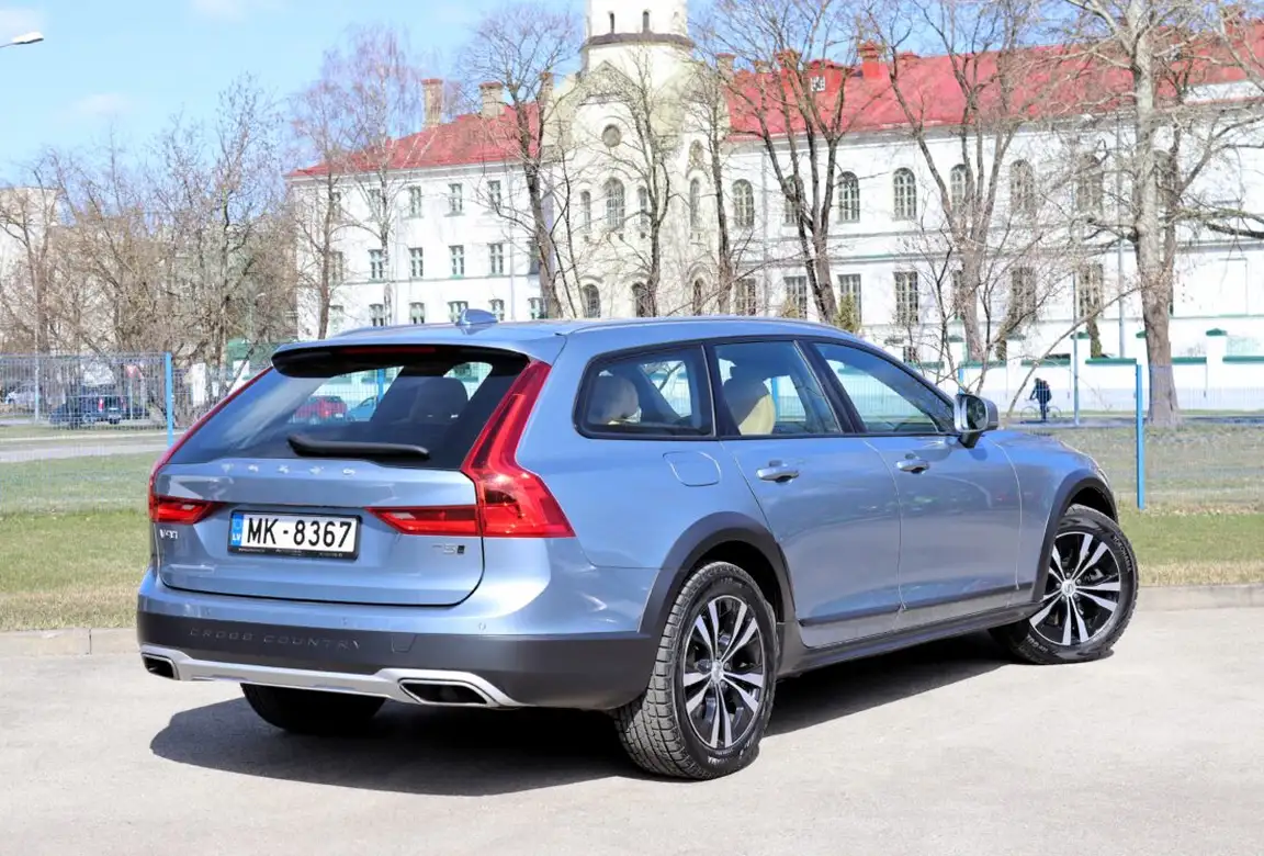 VOLVO V90