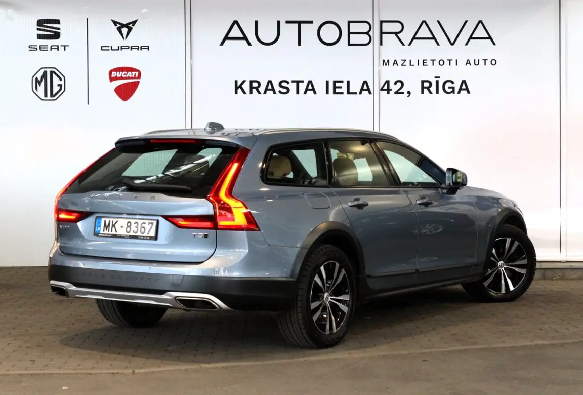 VOLVO V90